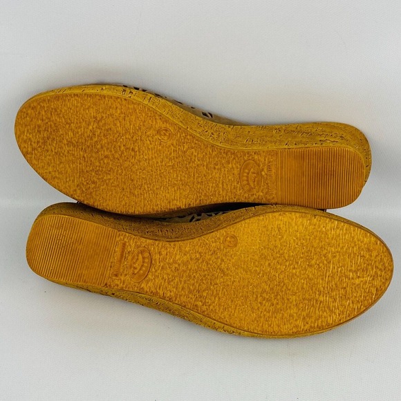 Womens 42 US 10.5-11 Spring Step Wedge Heel Sandals Tan Leather Floral Cutout - Picture 7 of 8